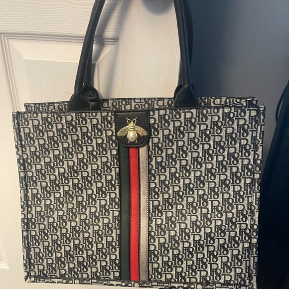 Meet your Posher, Connie - Picture 2 of 2